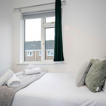 Quiet And Comfy House With 2 Bedrooms And 2 Bathrooms Super Fast Wifi And Crisp Hotel Standard White Linen Hosted By Our Home Short Stays Дарлингтон Экстерьер фото