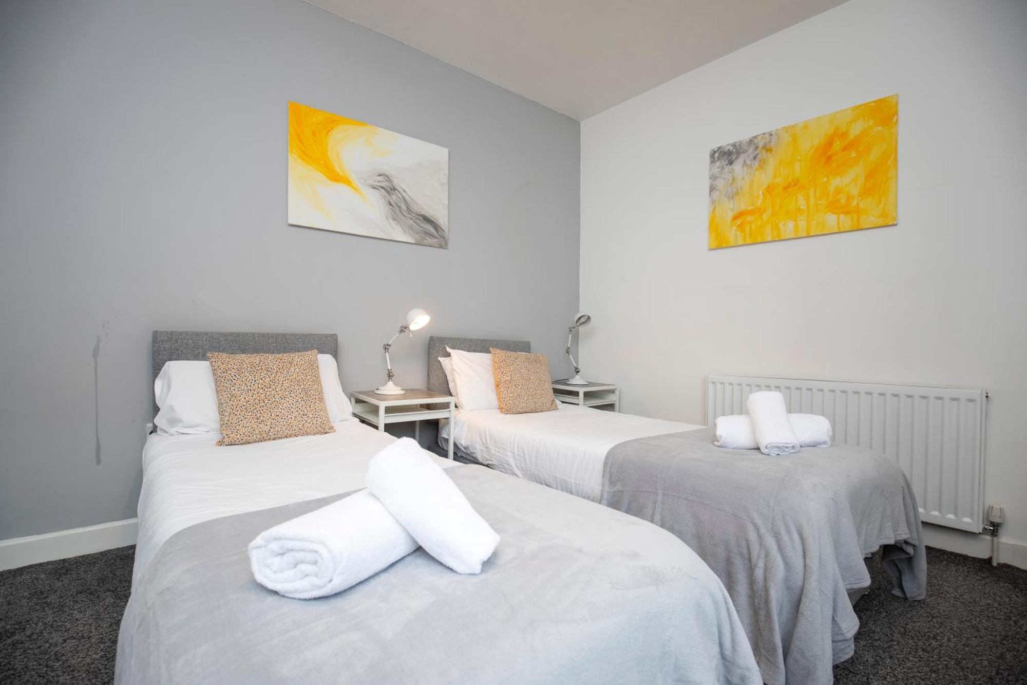 Quiet And Comfy House With 2 Bedrooms And 2 Bathrooms Super Fast Wifi And Crisp Hotel Standard White Linen Hosted By Our Home Short Stays Дарлингтон Экстерьер фото