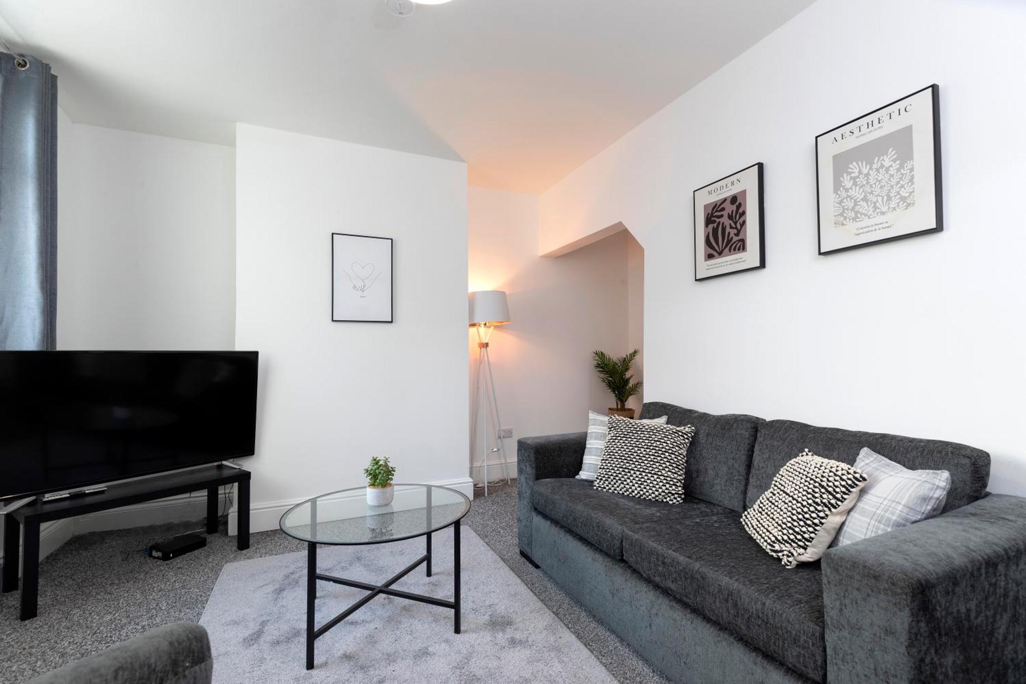 Quiet And Comfy House With 2 Bedrooms And 2 Bathrooms Super Fast Wifi And Crisp Hotel Standard White Linen Hosted By Our Home Short Stays Дарлингтон Экстерьер фото