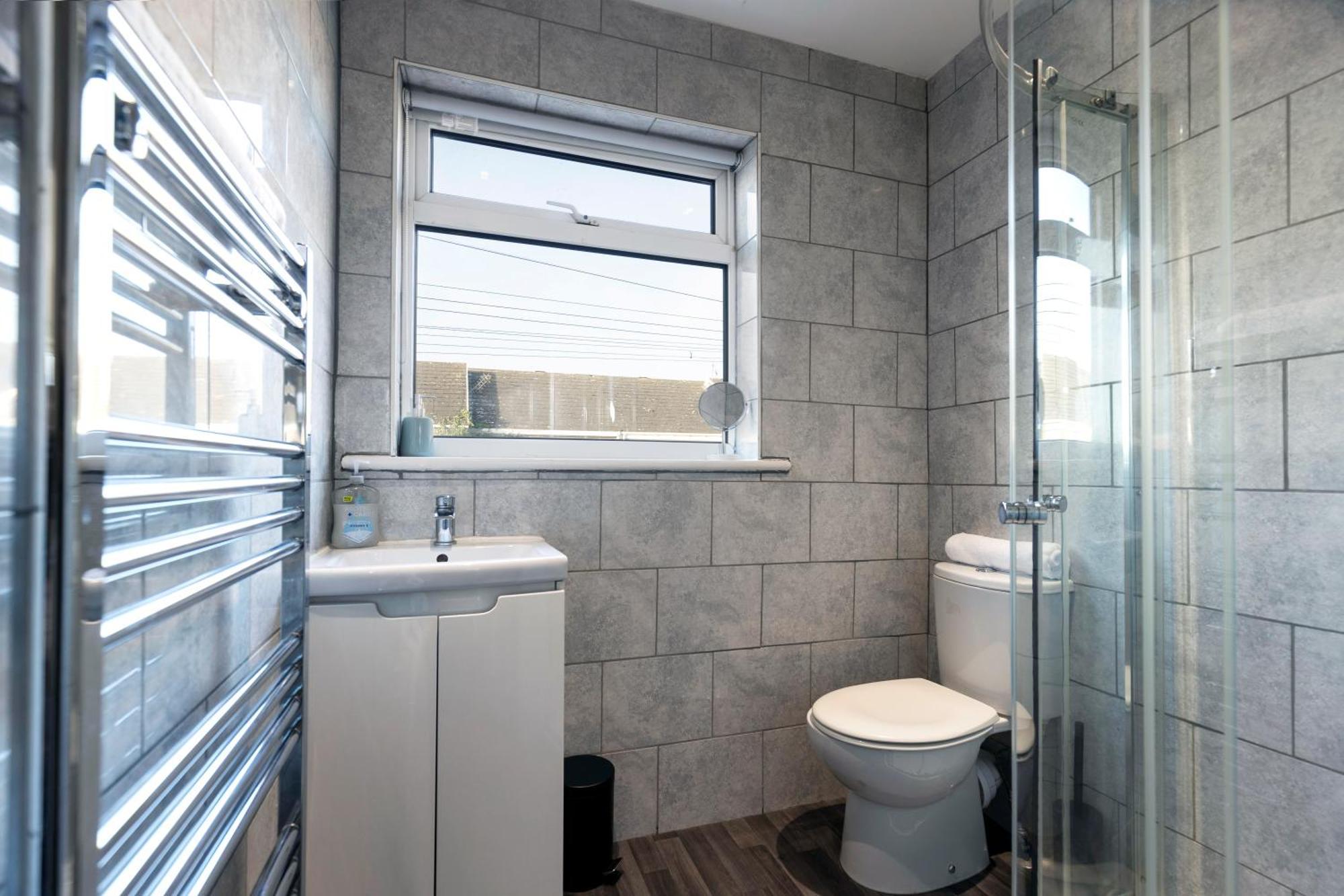 Quiet And Comfy House With 2 Bedrooms And 2 Bathrooms Super Fast Wifi And Crisp Hotel Standard White Linen Hosted By Our Home Short Stays Дарлингтон Экстерьер фото