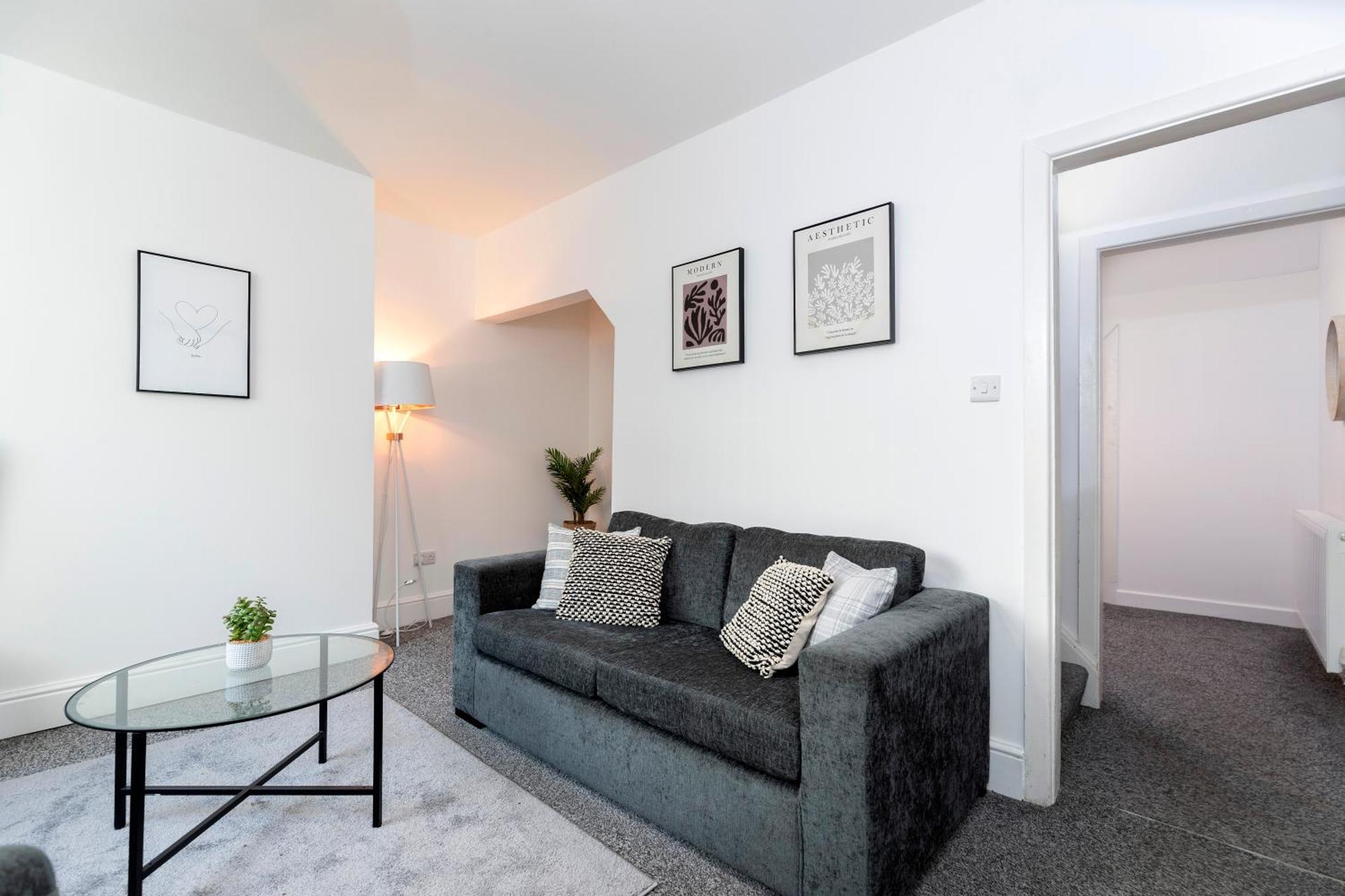 Quiet And Comfy House With 2 Bedrooms And 2 Bathrooms Super Fast Wifi And Crisp Hotel Standard White Linen Hosted By Our Home Short Stays Дарлингтон Экстерьер фото